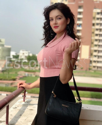 Call Girls Adarsh Nagar ( Delhi ) 8447777795 Booking …